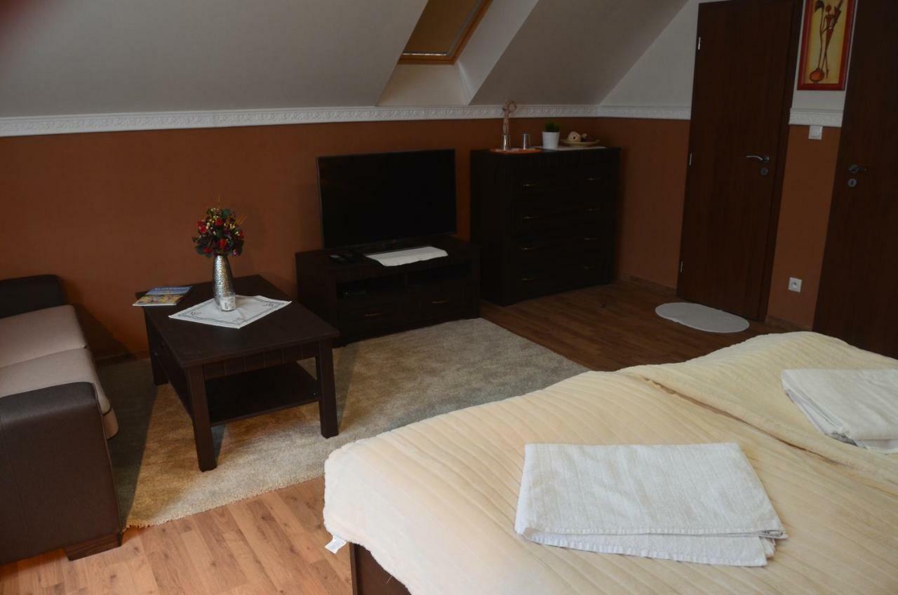 Ezathouse Devicie Hotel Krupina Luaran gambar